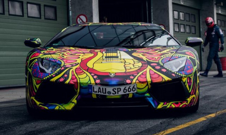 Lamborghini Aventador получил психоделический винил от WrapStyle
